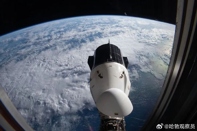 SpaceX飞行器首次载人极地轨道飞行，加密货币投资者资助下的里程碑突破