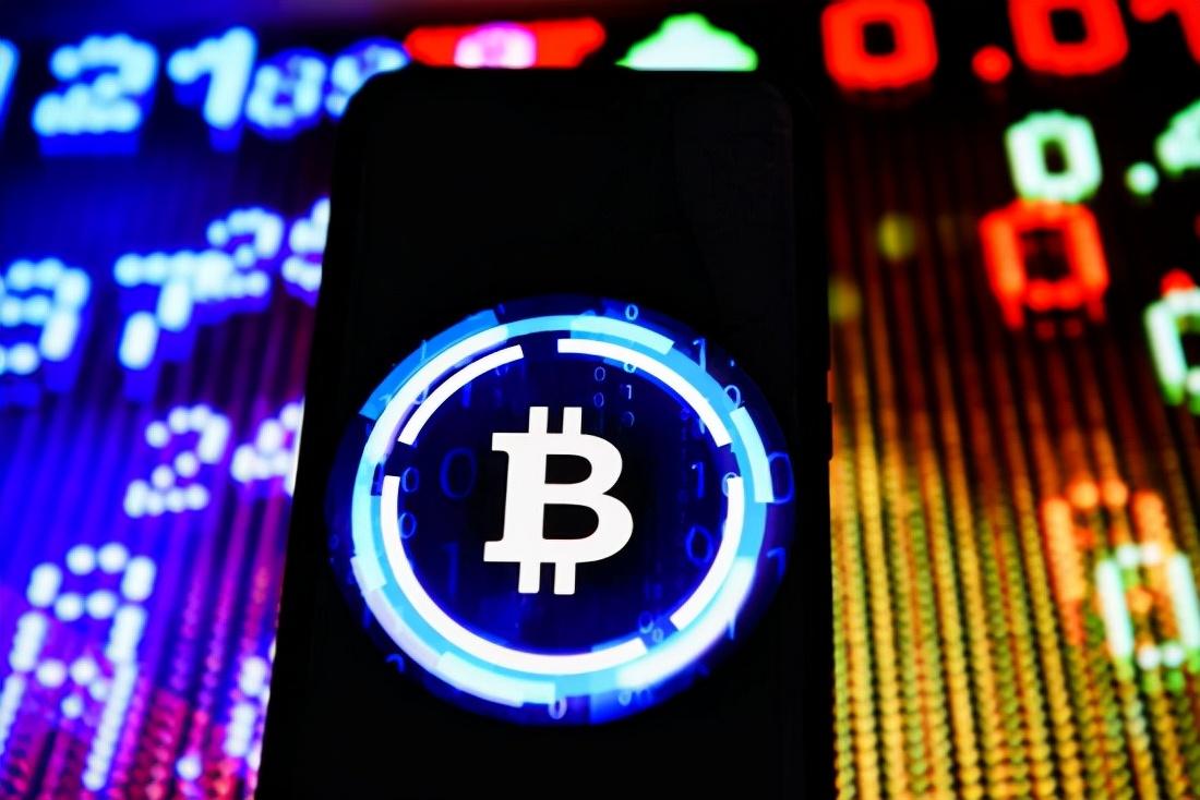 比特币暴跌后强势反弹，突破8.7万美元大关